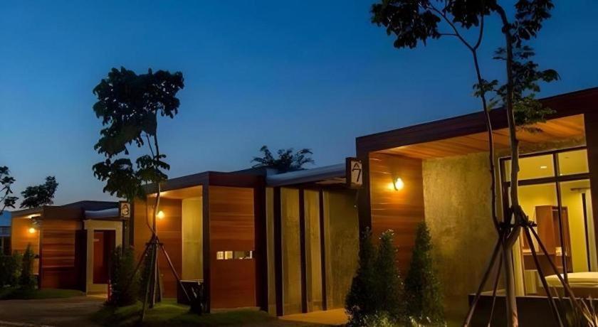 The Infinite Resort Nakhon Sawan Zewnętrze zdjęcie